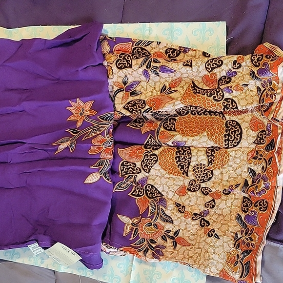 Sarong - Picture 1 of 4